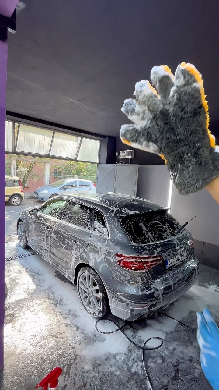 Pranje automobila aktivnom penom pre poliranja
